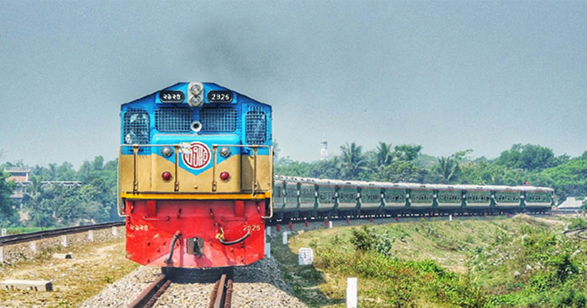 ‘প্রকৃতির ডাকে সাড়া’ দিতে গিয়ে এ কেমন পরিস্থিতিতে পড়লেন ট্রেনচালক