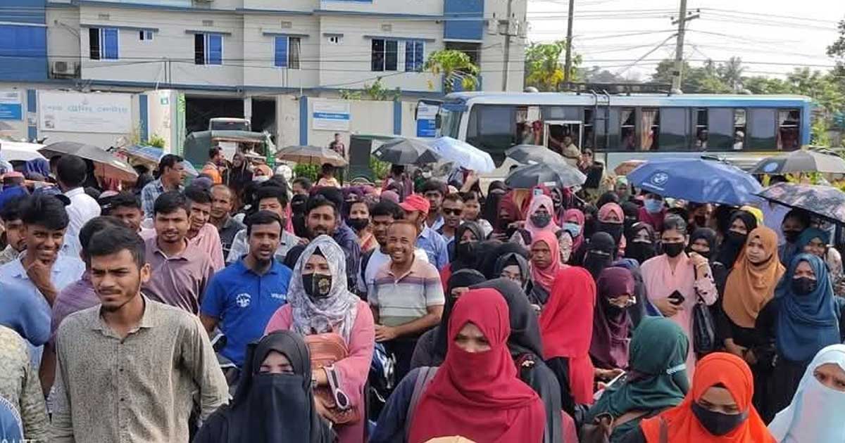 রোহিঙ্গা ক্যাম্পে ১২৫০ শিক্ষকের চাকরি চলে গেল হঠাৎ, প্রতিবাদ বিক্ষোভ