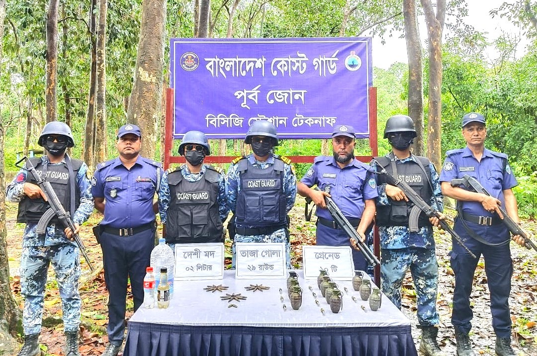 টেকনাফে যৌথ অভিযানে হ্যান্ড গ্রেনেড, গুলি উদ্ধার