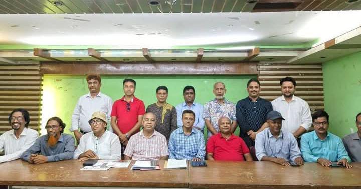 চট্টগ্রাম রিপোর্টার্স ফোরামের সভাপতি প্রতিদিনের কাজী মনসুর, সম্পাদক বৈশাখীর মুরাদ