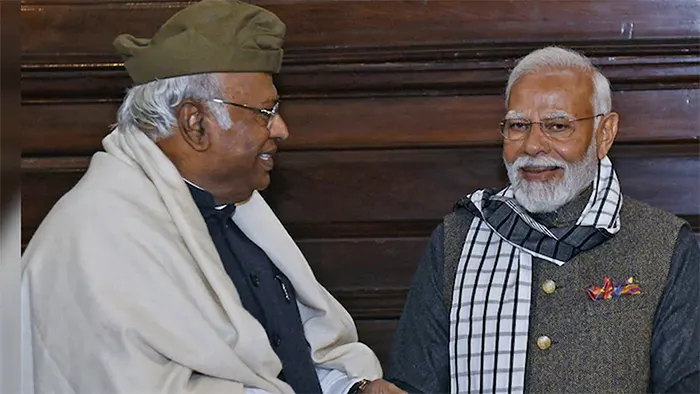 ভারতে সংসদের বিশেষ অধিবেশন ডাকার জন্য মোদিকে ১৬ দলের চিঠি