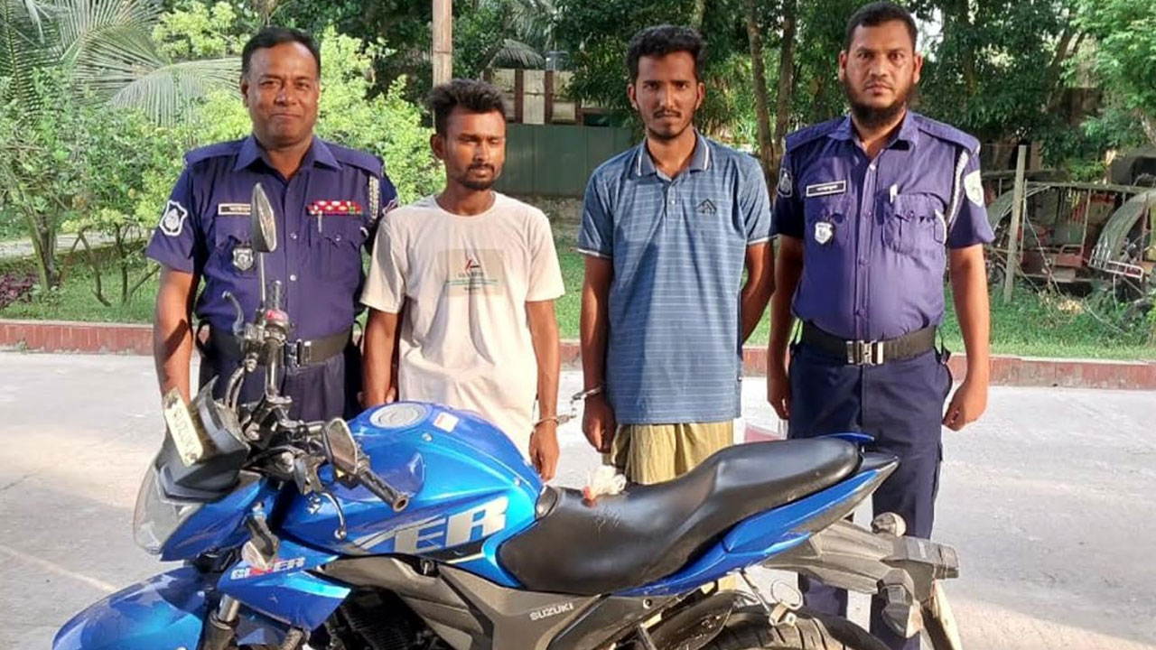 বন্ধুকে মাদক মামলায় ফাঁসানোর চেষ্টায় ধরা পড়ল দুই যুবক।