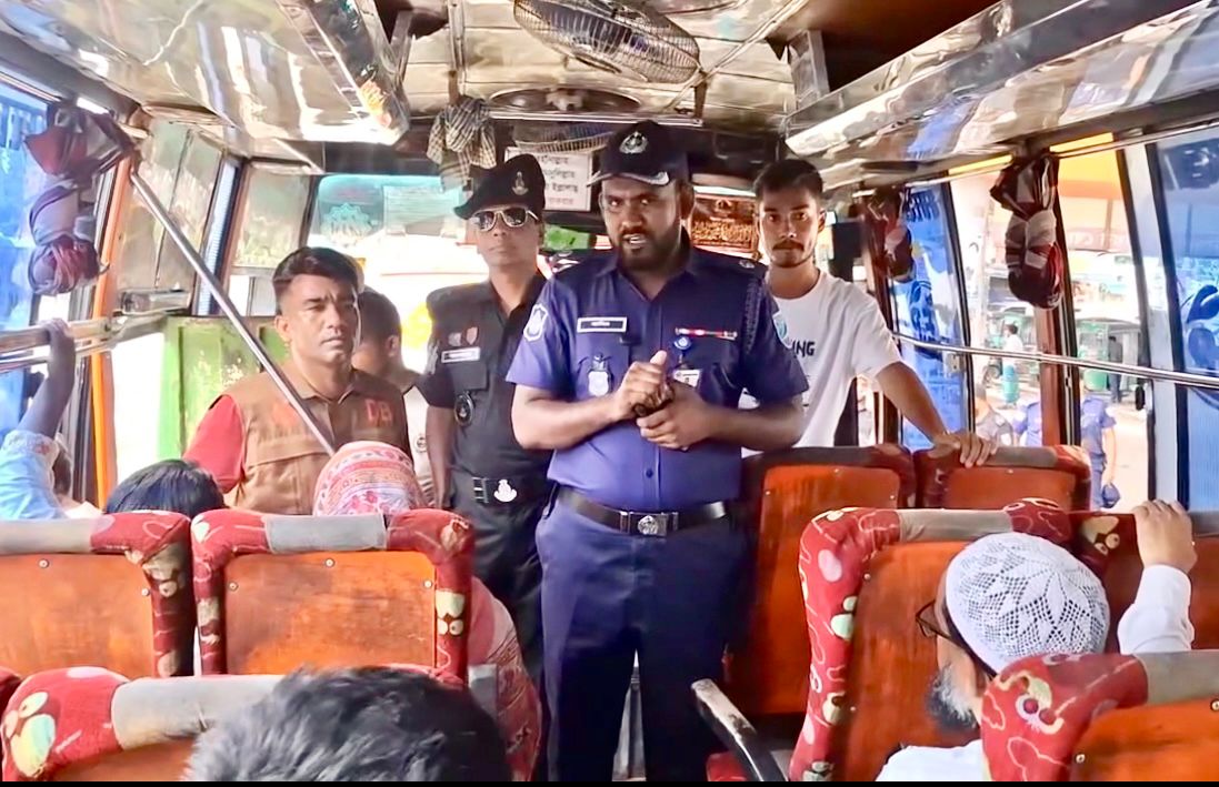 ঢাকা-মাওয়া এক্সপ্রেসওয়েতে ভুয়া র‍্যাব-পুলিশ সেজে ডাকাতি ঠেকাতে পুলিশের সতর্কতা অভিযান