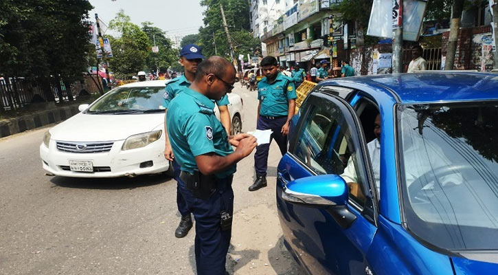 রাজধানীতে ট্রাফিক আইন ভাঙায় ১১৫৭টি মামলা, ডাম্পিং ২১৬ গাড়ি