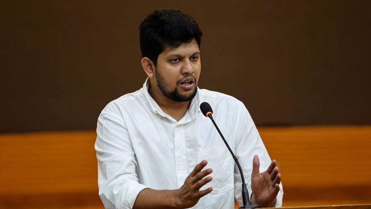 সংবাদ প্রচার বন্ধে তথ্য মন্ত্রণালয় কল দেয় না: তথ্য উপদেষ্টা