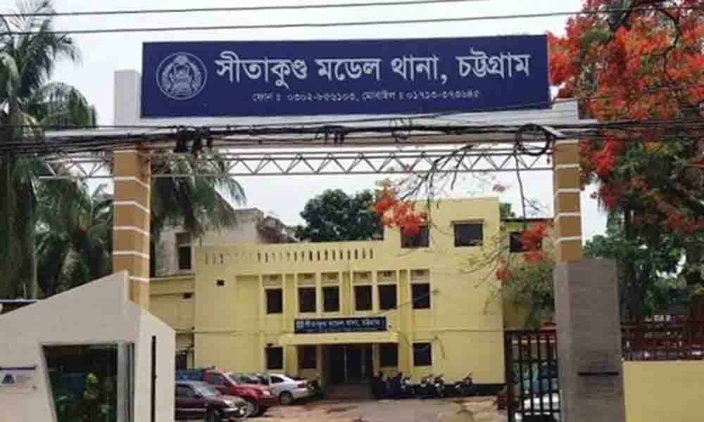 সীতাকুণ্ডে পুলিশের গাড়িতে ধাক্কা, ৪ পুলিশ সদস্য আহত