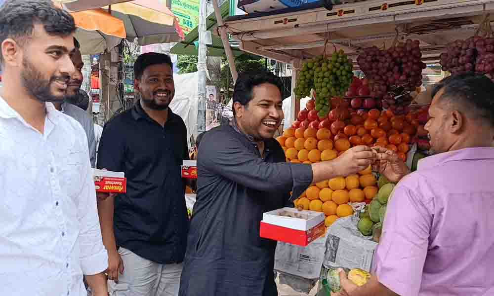 জুলাই গণ-অভ্যুত্থানের বর্ষপূর্তিতে নারায়ণগঞ্জে এনসিপির মিষ্টি বিতরণ