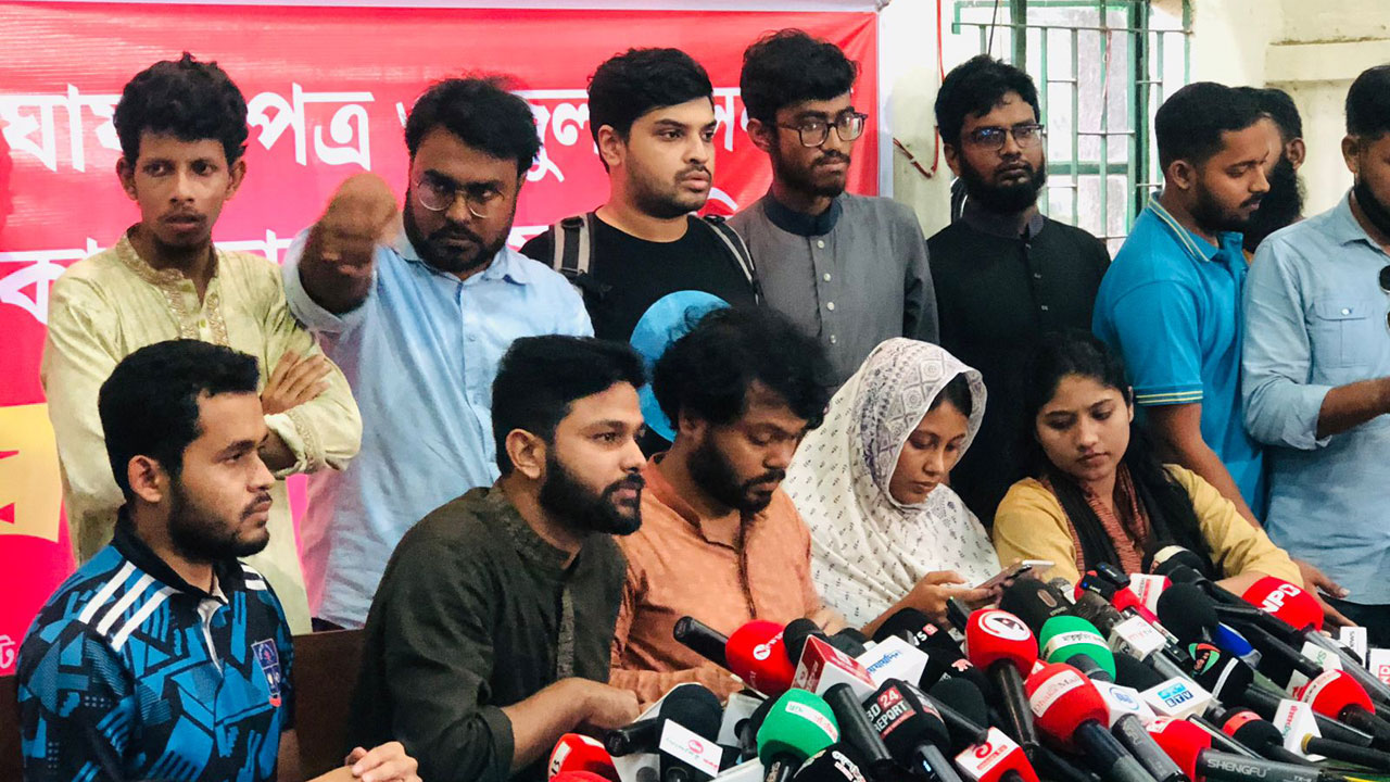 ড. ইউনূসকে প্রধান উপদেষ্টা করে তত্ত্বাবধায়ক সরকার গঠনের দাবি ইনকিলাব মঞ্চের