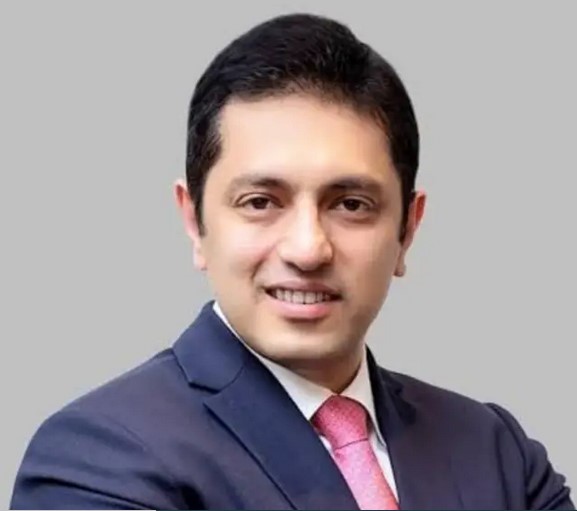 পলাতক দুর্নীতিগ্রস্ত চেয়ারম্যানের ব্যাংক! ইউসিবিএলে ২৫ কোটি টাকা আত্মসাতের চাঞ্চল্যকর কেলেঙ্কারি”