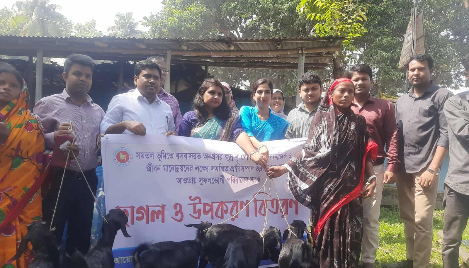 বদলগাছীতে সরকারি পরিপত্র না মেনে ছাগল বিতরণ 