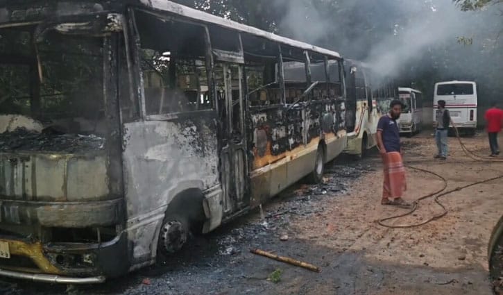 ড্যাফোডিল ও সিটি ইউনিভার্সিটির শিক্ষার্থীদের সংঘর্ষে ভাঙচুর-অগ্নিসংযোগ, আহত অর্ধশতাধিক