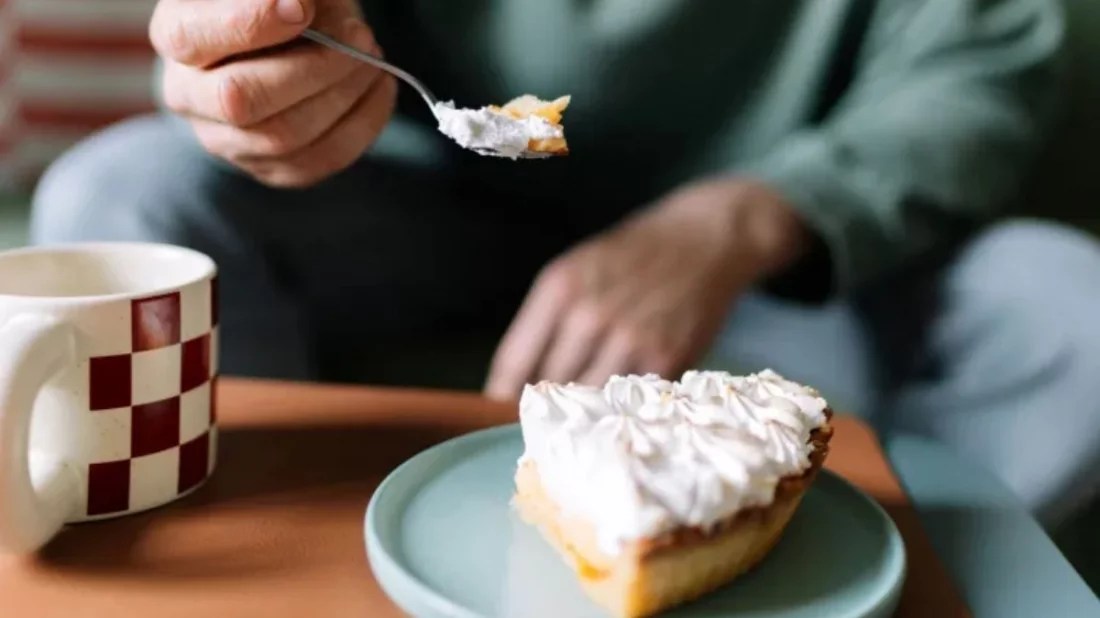 চিজকেক খাওয়া নিয়ে ২৫ বছরের দাম্পত্য জীবনের ইতি