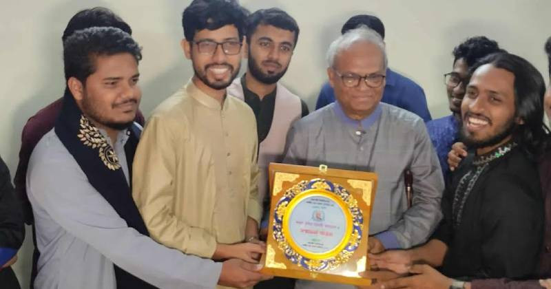 রাকসুর সম্মাননা পেলেন সাবেক ভিপি রুহুল কবির রিজভী