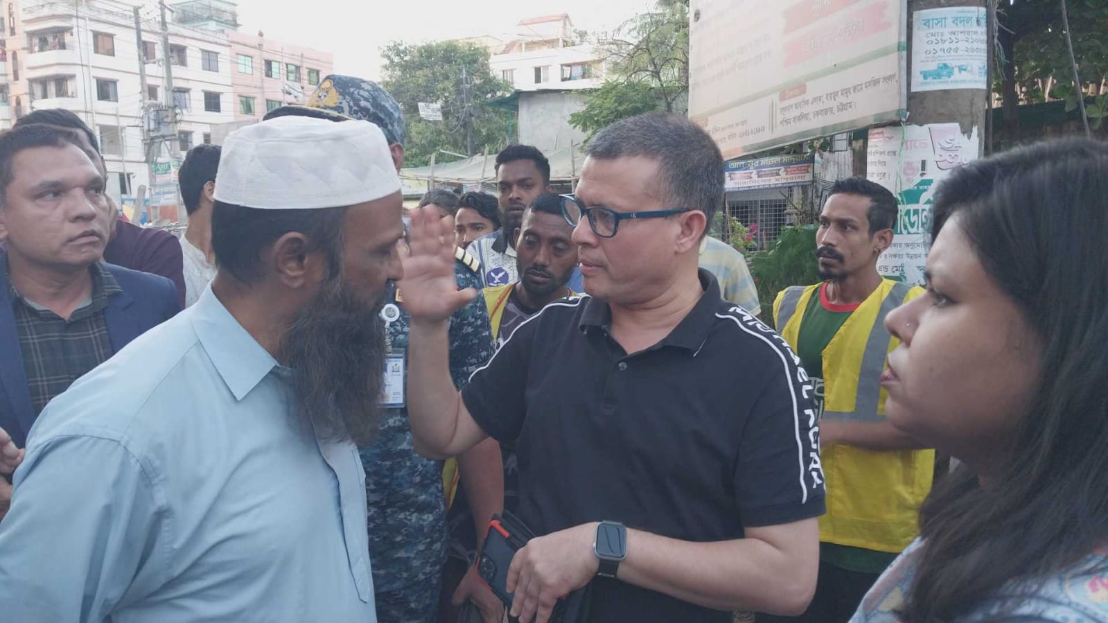 ডাস্টবিনের খবর প্রকাশ—সাংবাদিকের ওপর হুমকি!