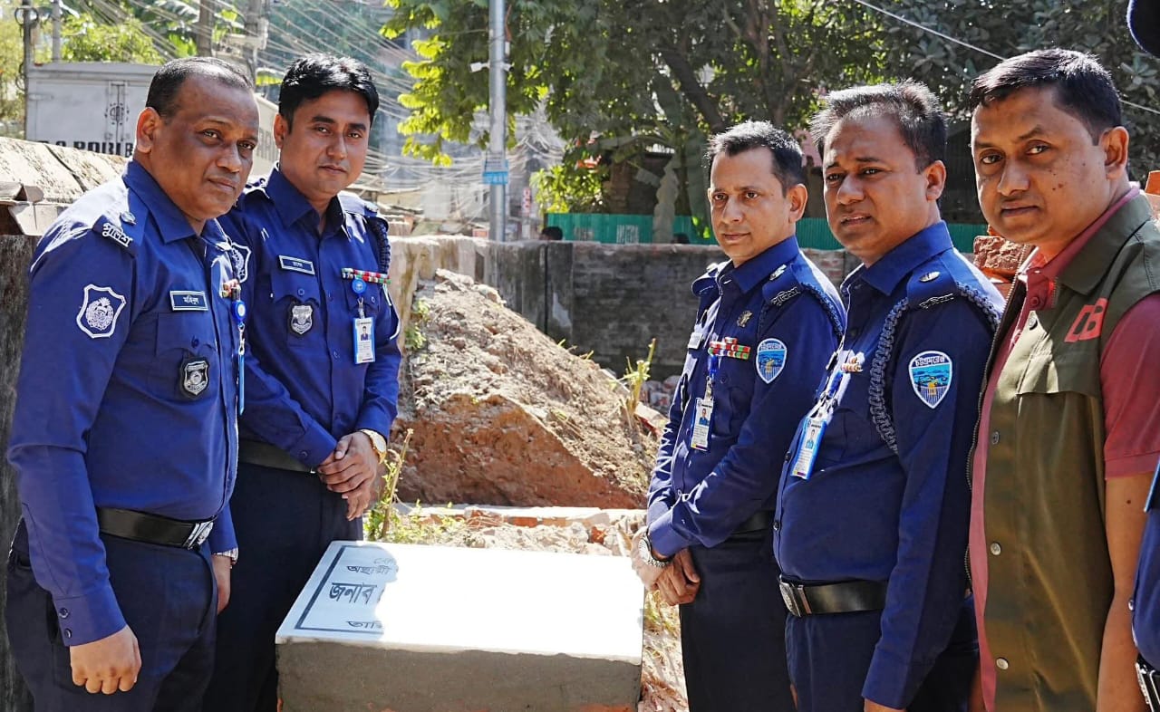 কুমিল্লায় কোতোয়ালী মডেল থানার অস্থায়ী ভবনের ভিত্তিপ্রস্তর স্থাপন