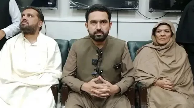 ইমরান খানের সাক্ষাৎ বন্ধ: বোন আলেমা আদালত অবমাননার মামলা করলেন