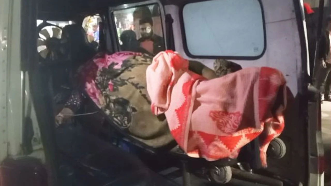 মধুপুরে ভুল চিকিৎসায় প্রসূতির মৃত্যু, রাতে সমঝোতার চেষ্টা ব্যর্থ