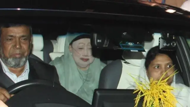 খালেদা জিয়াকে লন্ডনে নিয়ে যাওয়ার প্রস্তুতি, চিকিৎসকদের অনুমোদনের অপেক্ষা