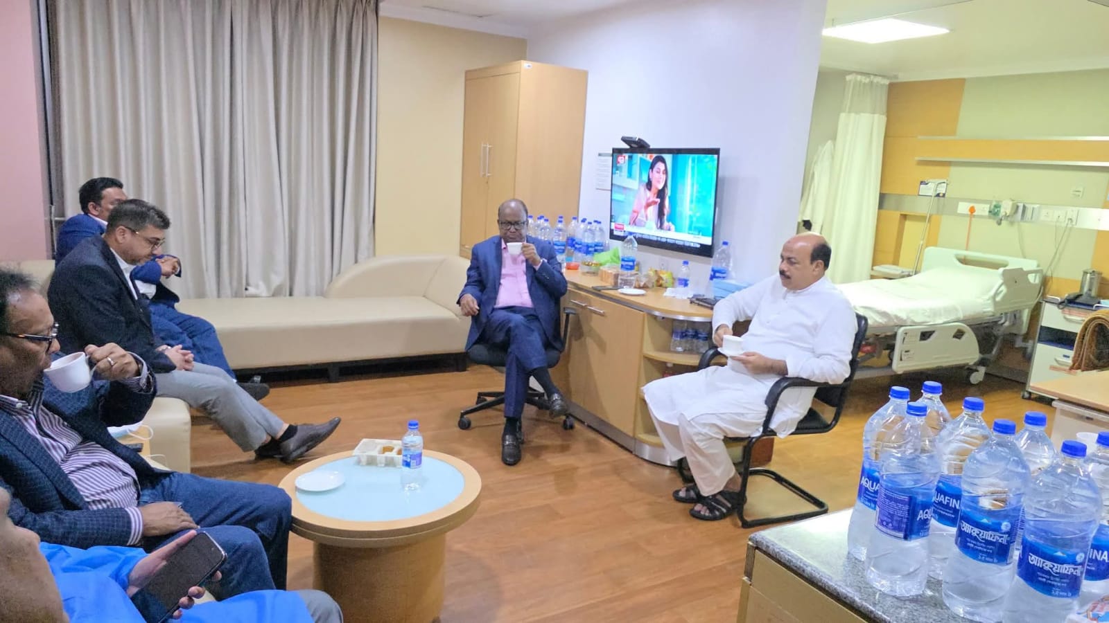 সিসিইউতে খালেদা জিয়া, দেখতে ছুটলেন আসলাম চৌধুরী—চিকিৎসা নিয়ে গুরুত্বপূর্ণ আলোচনায় অংশ!