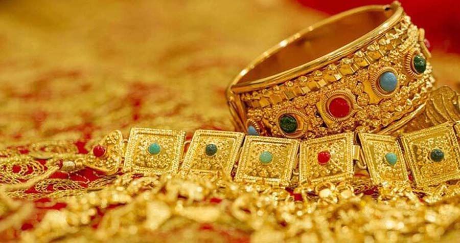 বিশ্ববাজারে সোনার দাম কমলেও রূপার নতুন ইতিহাস