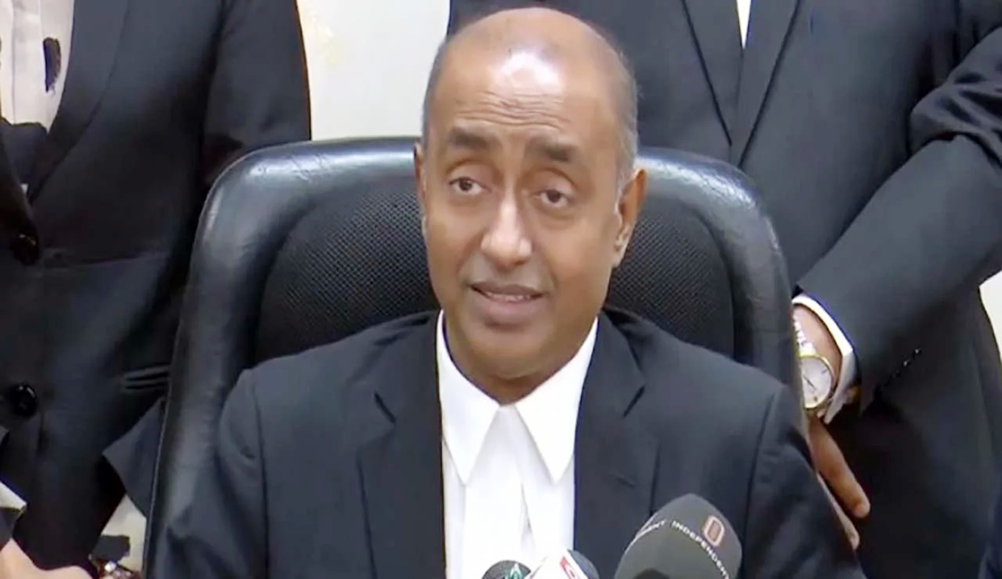 পঞ্চদশ সংশোধনীর কিছু বিষয় পরবর্তী সংসদের সিদ্ধান্তে ছাড়ার প্রস্তাব