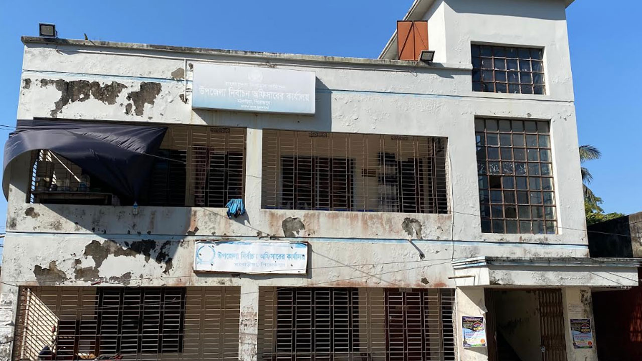 পিরোজপুরে উপজেলা নির্বাচন কার্যালয়ে অগ্নিসংযোগের অপচেষ্টা