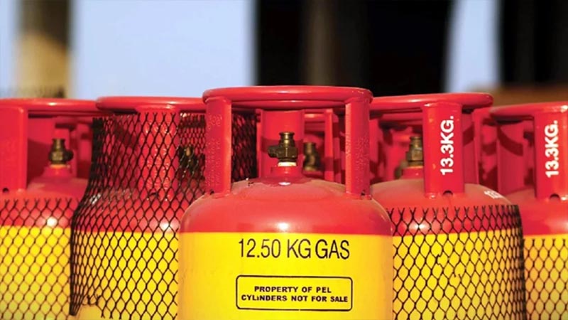 সরকারি দাম ১,৩০৬ টাকা, বাজারে এলপিজি সিলিন্ডার দুই হাজার ছাড়াল