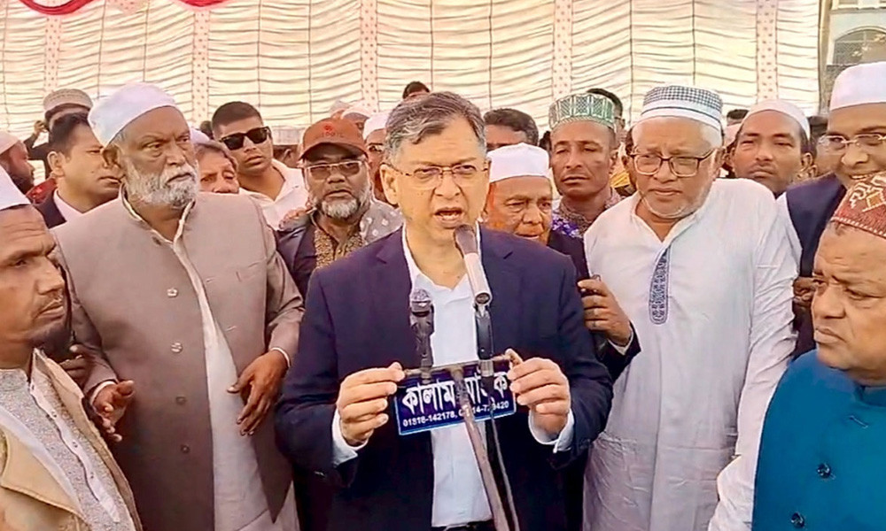 মতভেদের ঊর্ধ্বে উঠে যেন বসবাস করতে পারি : সালাহউদ্দিন আহমদ