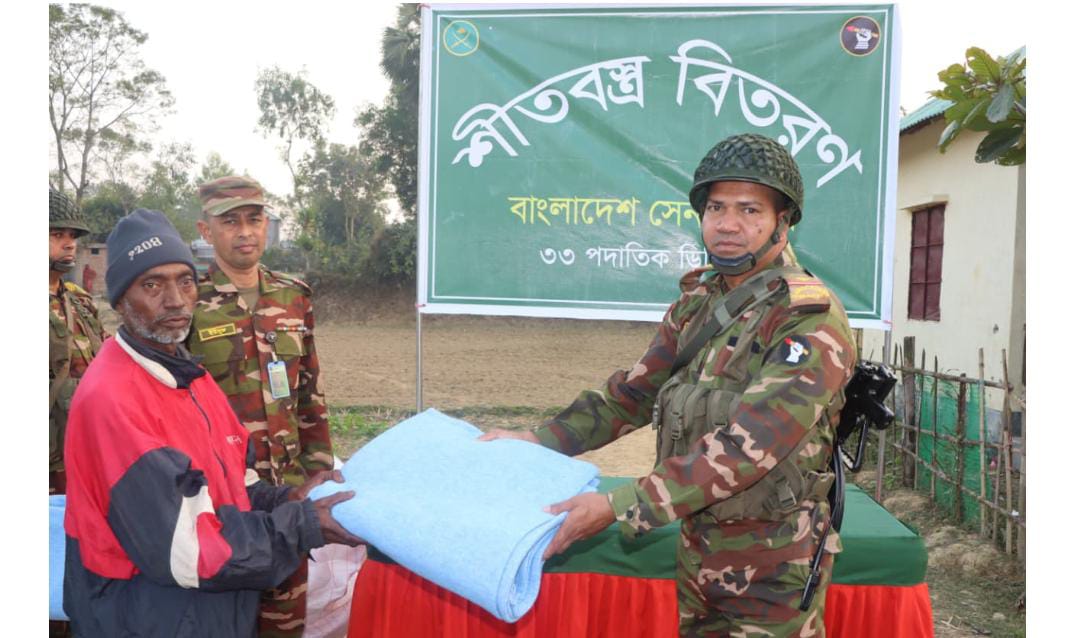 কুমিল্লা সেনাবাহিনীর উদ্যোগে ৬ জেলার চার হাজার শীতার্ত মানুষের মাঝে কম্বল বিতরণ
