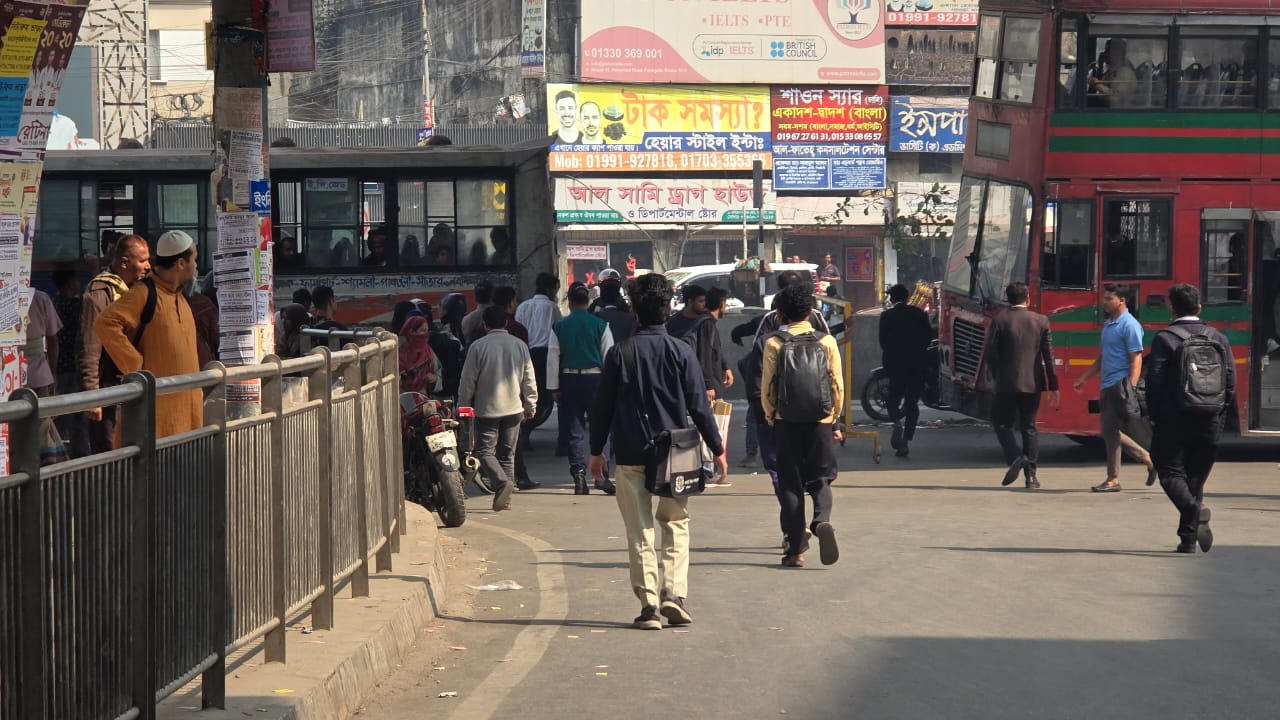 ফার্মগেট ও এলিভেটেড এক্সপ্রেসওয়েতে শিক্ষার্থীদের অবরোধ, স্থবির রাজধানীর যান চলাচল