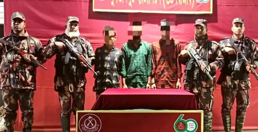 সীমান্ত পার হওয়ার সময় কুমিল্লায় হত্যা মামলার তিন আসামি গ্রেফতার