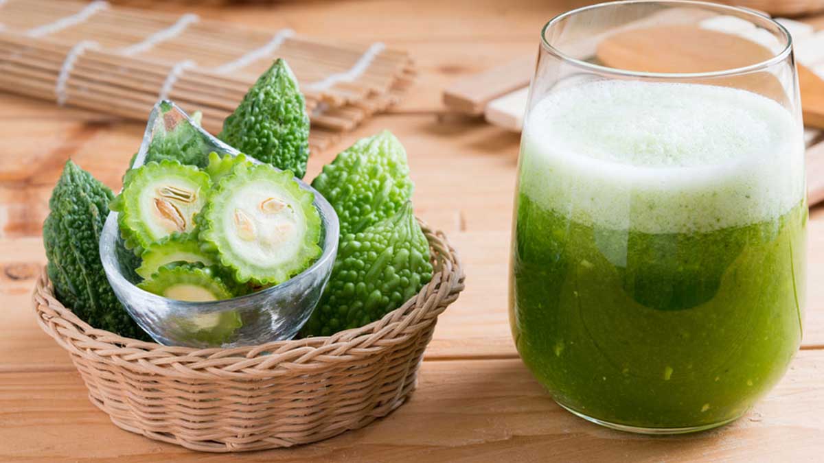 তিক্ত করলার রসেই লুকিয়ে সুস্থতার চাবিকাঠি! প্রতিদিন খেলে কী হয় শরীরে?