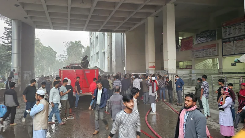 মমেক হাসপাতালের নতুন ভবনে অগ্নিকাণ্ড, আতঙ্কে রোগী-স্বজনরা
