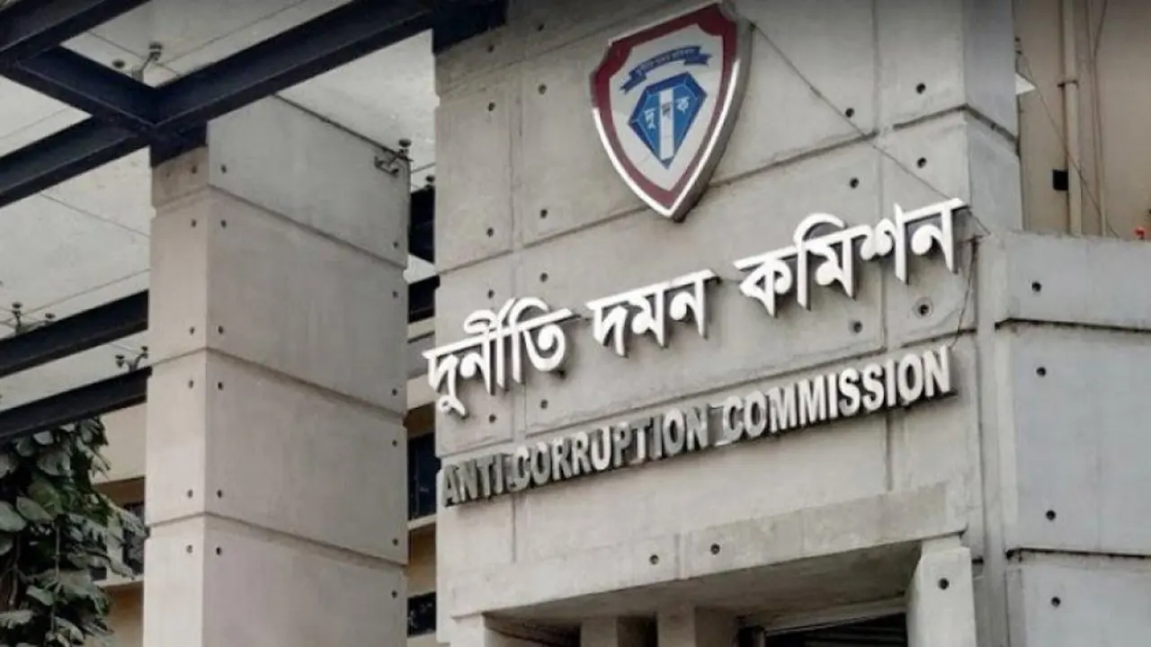 সনদ জালিয়াতিতে চাকরি—৩ বিসিএস কর্মকর্তার বিরুদ্ধে দুদকের মামলা