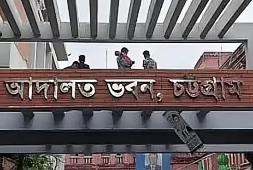 জেলে থেকেও মামলার আসামি! চট্টগ্রামে পুলিশ কর্মকর্তাকে শোকজ