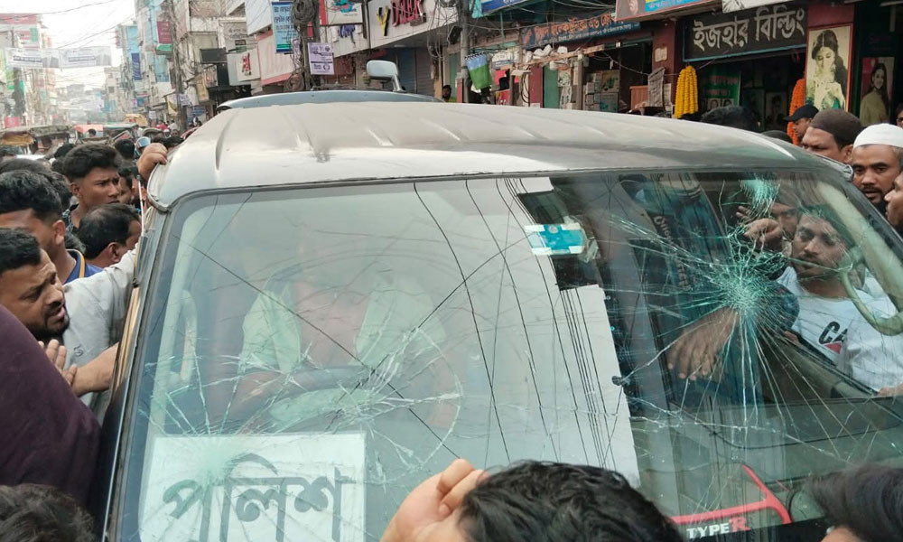 মব তৈরি করে পুলিশের ওপর হামলা, আসামি ছিনতাই