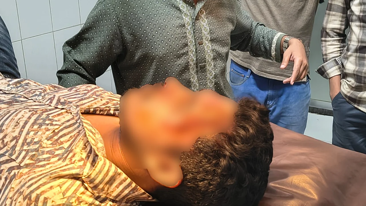 জবিতে ফুটবল ম্যাচ ঘিরে সংঘর্ষ, শিক্ষক-সাংবাদিকসহ আহত অন্তত ৪০