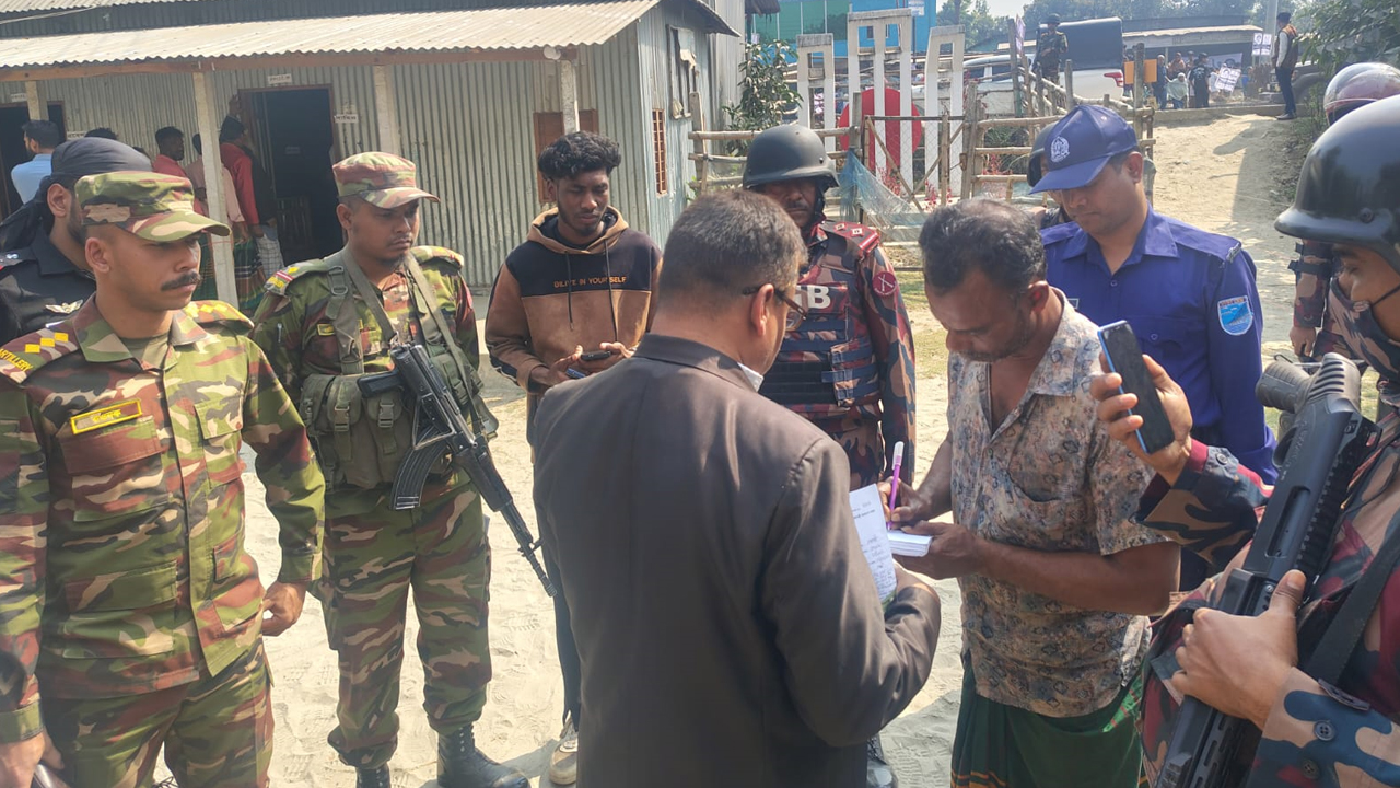 রাজবাড়ী-১: ভোটকেন্দ্রে মোবাইল নিয়ে ভোটারের কারাদণ্ড ও জরিমানা