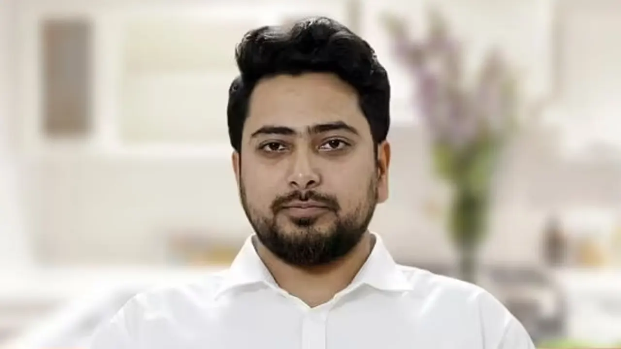 ঢাকা-১১-তে ৮২১ ভোটে এগিয়ে নাহিদ