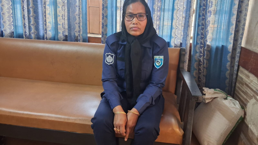 কেন্দ্র এলাকায় পুলিশ সেজে ঘোরাফেরা, লালমনিরহাটে নারী আটক