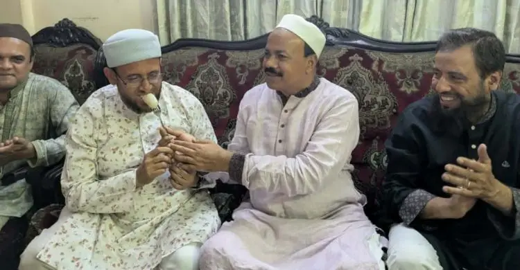  জামায়াতের প্রার্থীর বাড়িতে মিষ্টি নিয়ে গেলেন বিজয়ী আসলাম চৌধুরী