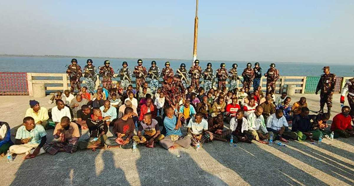 আরাকান আর্মির কবলে থাকা ৭৩ বাংলাদেশিকে দেশে ফিরিয়ে এনেছে বিজিবি