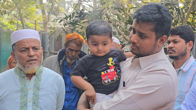 শপথের সঙ্গে সঙ্গেই দেবিদ্বারে জুলাই শহীদ ও আহতদের পাশে হাসনাত আব্দুল্লাহ