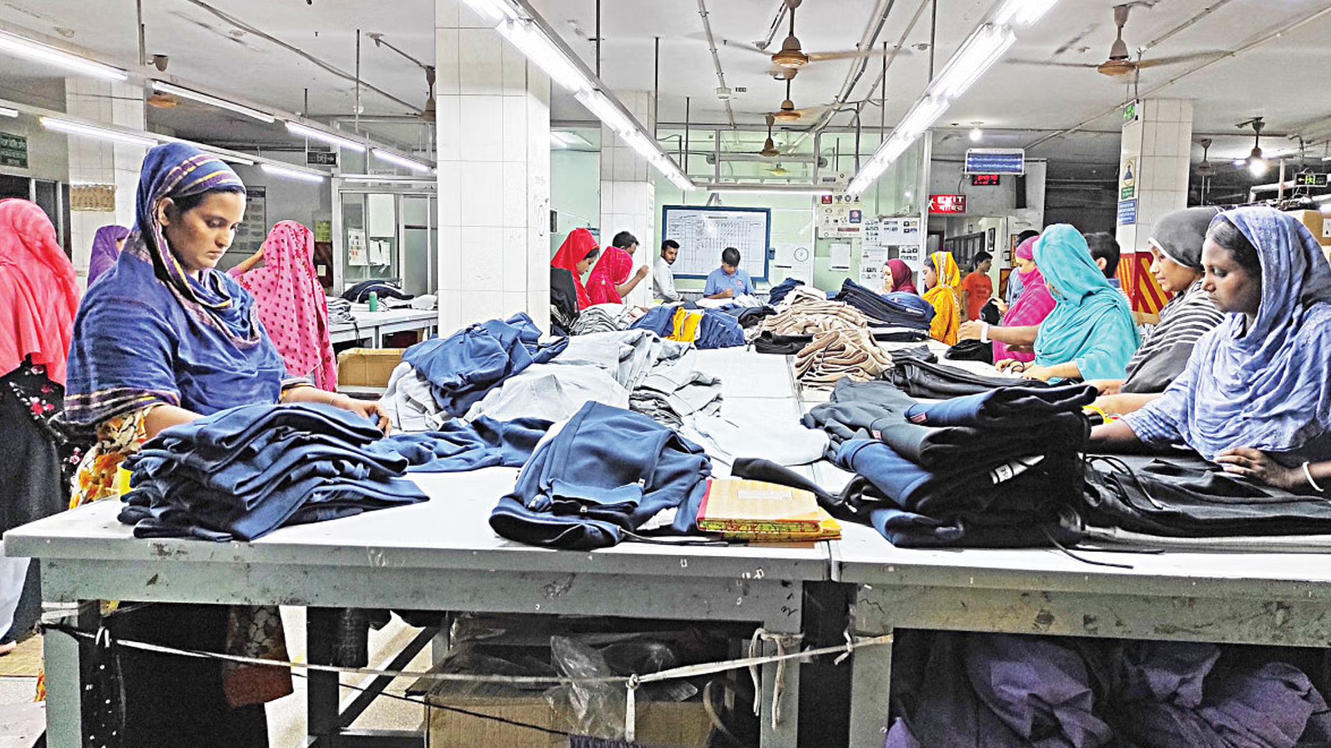 ইউরোপে দামে ধস, চাপে বাংলাদেশের পোশাক রপ্তানি খাত