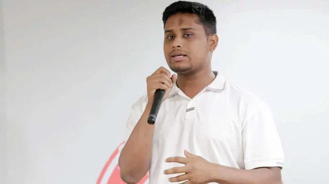 হঠাৎ ফেসবুক পোস্টে আলোচনায় হাসনাত আব্দুল্লাহ