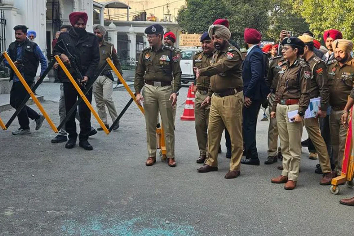 পাকিস্তান সীমান্তে গুলিবিদ্ধ হয়ে দুই ভারতীয় পুলিশ নিহত