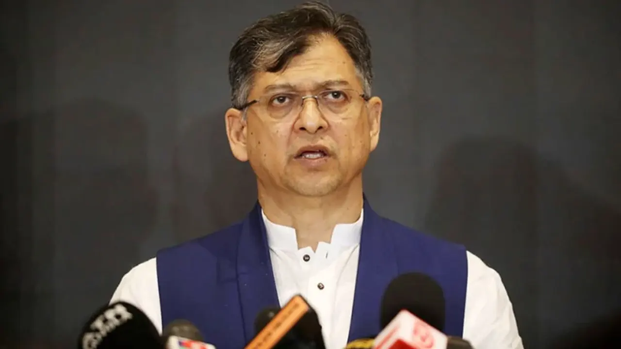 চাকরি ফিরে পাচ্ছেন ৬৫০ এসআই ও সার্জেন্ট, জানালেন স্বরাষ্ট্রমন্ত্রী