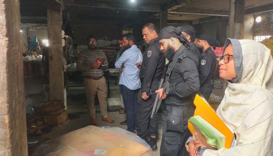 কুমিল্লা বিবির বাজারে সেমাই কারখানায় অভিযাবে ২ লাখ টাকা জরিমানা