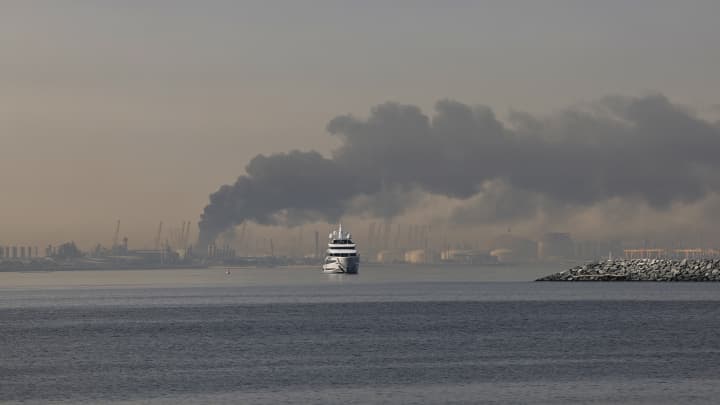 খামেনির মৃত্যু ও পাল্টা হামলায় মধ্যপ্রাচ্যে বড় সংঘাতের শঙ্কা