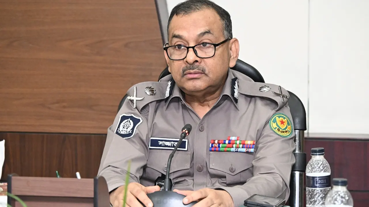 ডিএমপি কমিশনারের নিয়োগের অবশিষ্ট মেয়াদ বাতিল করে প্রজ্ঞাপন